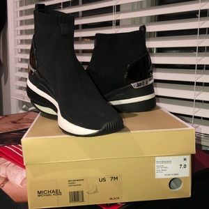 Michael Kors Skyler Bootie -NIB SIZE 7